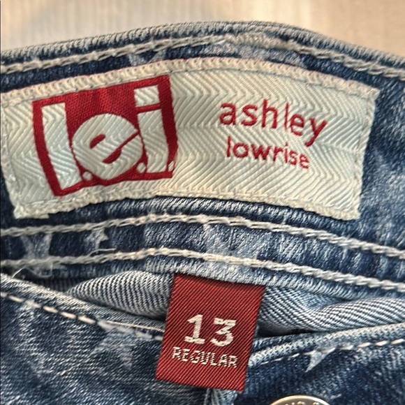 lei Ashley Star Print Low Rise Blue Ankle Cropped Jeans with Distressed Finish - Picture 5 of 13